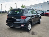 This Hyundai Venue delivers a Regular Unleaded I-4 1.6 L/98 engine powering this Variable transmissi... (image 4)