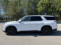 // ACCIDENT FREE!! // Experience full-size family comfort with this 2024 Hyundai Palisade Urban AWD,... (image 9)