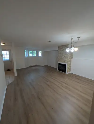 https://www.youtube.com/shorts/R6TR5FsLbgs (French version follows) LARGE Renovated Apartment 1250 s...
