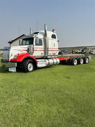 2014 WESTERN STAR 4900SB TRI DRIVE CAB AND CHASSIS 873,490 KMS 8976 ENGINE HRS CUMMINS ISX 600 18SPD...