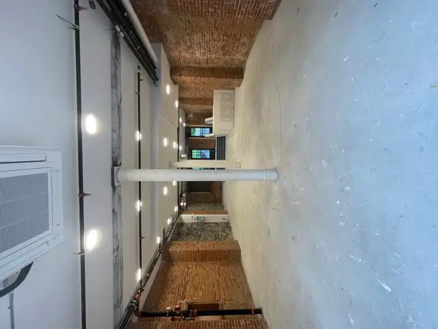 LOCAL COMMERCIAL À LOUER – 3 000 pi² – Vieux-Québec in Commercial & Office Space for Sale in Québec City - Image 3