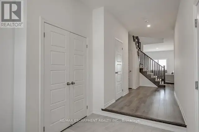 44 MCCURDY AVENUE Hamilton (Waterdown), Ontario62865717364227122