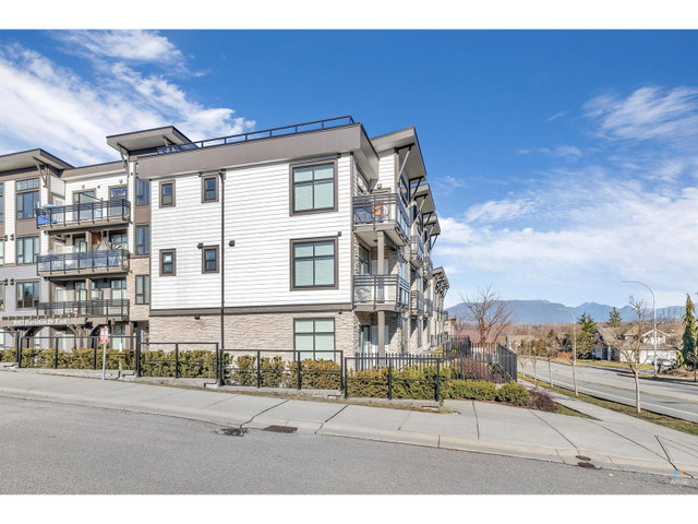 509 9983 E BARNSTON DRIVE Surrey, British Columbia in Condos for Sale in Delta/Surrey/Langley - Image 2