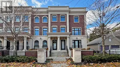 Client RemarksStep into uncompromising luxury in this rare corner executive townhome offering over 3...