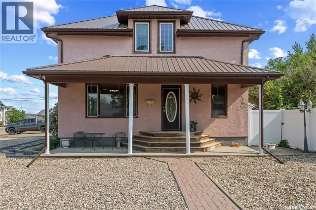 205 5th AVENUE E Gravelbourg, Saskatchewan in Houses for Sale in Moose Jaw - Image 3