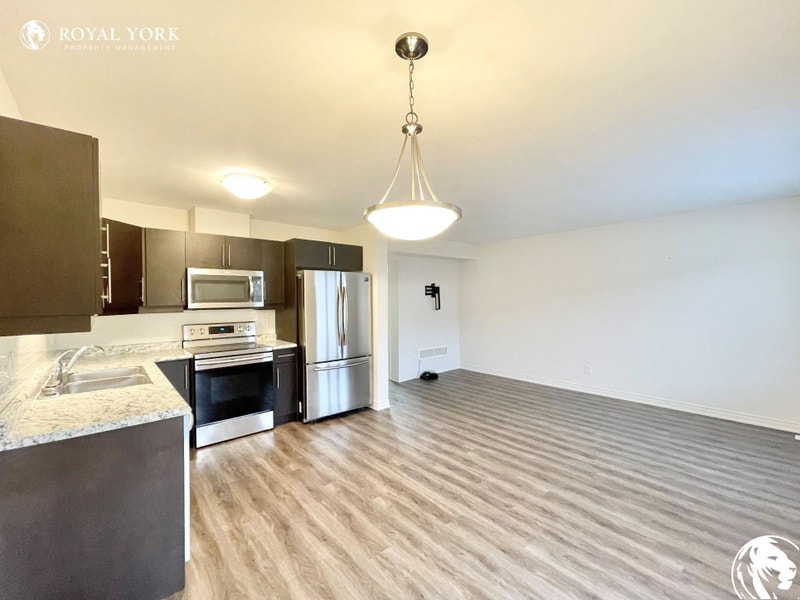 3 BED 3 BATH TOWNHOUSE FOR RENT 104 MONARCH ST, WELLAND Long Term