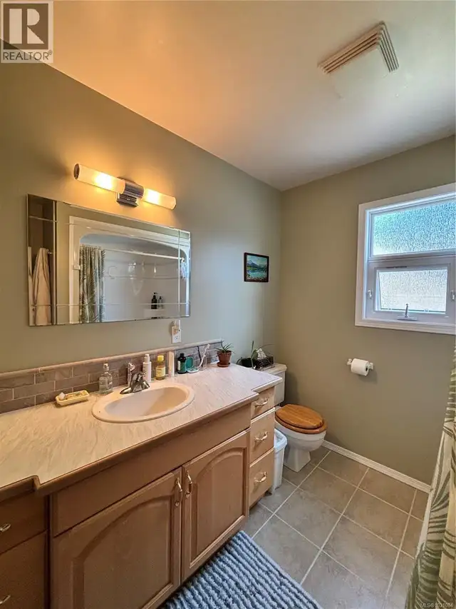 445 Chamiss Cres Gold River, British Columbia in Houses for Sale in Campbell River - Image 19