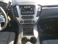 From its powerful proportions to its bold grille, premium wheel options and more, Yukons exterior wa... (image 2)