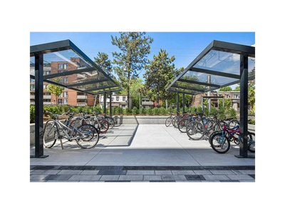 295 Dufferin Street is conveniently located minutes away from Liberty Village in Toronto, with hundr...