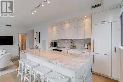 Live in luxury at Charlie Condos in this sun-drenched, fully renovated corner suite at King & Spadin...