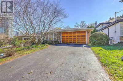 Welcome to 63 Hopperton Dr, A Rarely Offered 4+1 Bedroom Backsplit House In The Prestigious St. Andr...