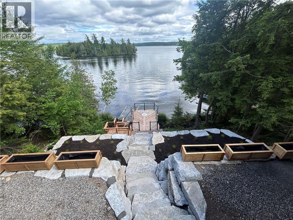 5789 N KENNISIS LAKE Road Haliburton, Ontario 1