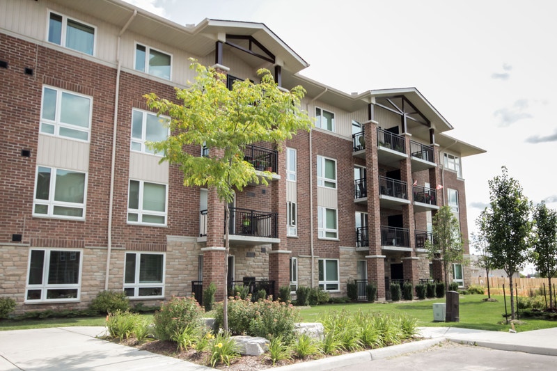 Luxury Rental 2 Bedroom + Den Apartment Fergus OPEN HOUSE Long