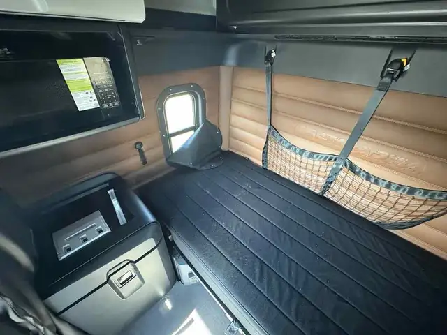 2026 Freightliner Cascadia ParkSmart Unit, Safety Certified, cal in Heavy Trucks in Hamilton - Image 16