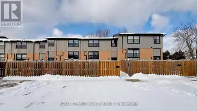 Rare Rental Gem in London South, WESTMOUNT LIVING AT ITS FINEST - LOW FEES & PRIVATE COURTYARD! Welc...