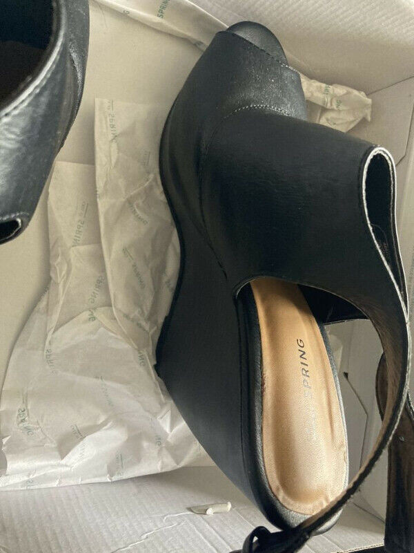 New - Women’s Heels Open-Toe Size 10 in Women's - Shoes in Belleville - Image 2