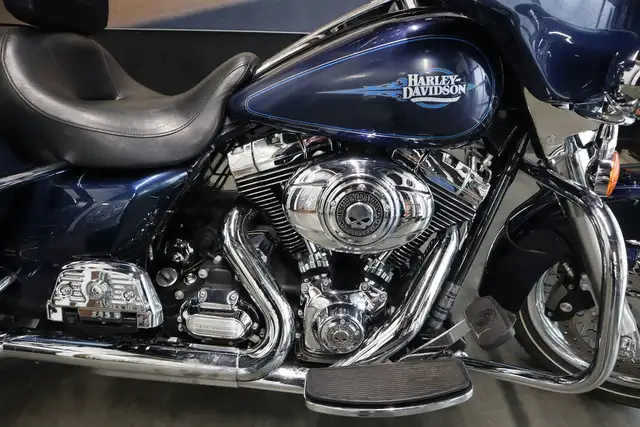 2013 Harley-Davidson FLHTC - Electra Glide Classic in Sport Touring in Edmonton - Image 3