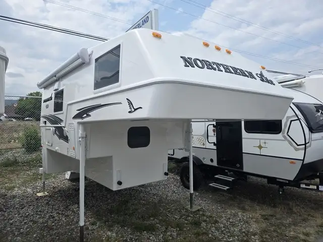 2026 Northern Lite Limited Edition 8-11EXLEWB Face-to-Face Dinet in Travel Trailers & Campers in Penticton - Image 4
