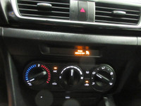 MAZDA 3 2016 GX / AIR-CLIMATISÉ / PUSH START / BLUETOOTH / MAGS SUR PNEUS ÉTÉ AVEC 150600 KM CERTIFI... (image 8)