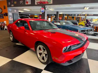 2009 Dodge Challenger SRT-8 Seulement 23000 KM original moteur 6.1L 425 HP 6 VITESSES MANUELLE avec...