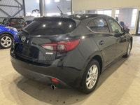 Le Mazda Mazda3 GS AUTOMATIQUE TOIT MAGS CAMERA RECUL CRUISE A/C 2016 usagé offre une conduite simpl... (image 1)