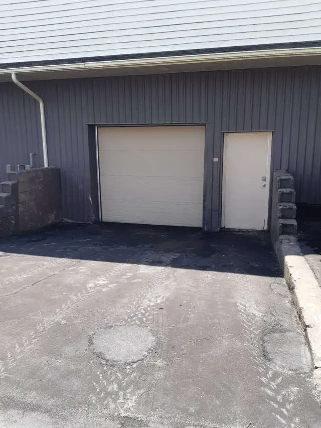 8.00 per Sq. Ft.plus TMI, Office,Warehouse,Shop,3471 Sq. Ft. in Commercial & Office Space for Rent in St. Catharines - Image 7