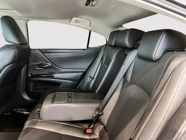 2022 Lexus ESh ES 300h Outstanding value! Must see! in Cars & Trucks in Calgary - Image 5