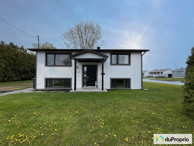 $523,900 - Bungalow for sale in Granby — photo 1