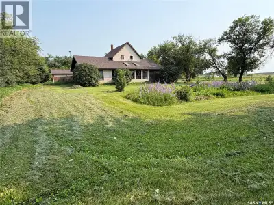 LOCATION, LOCATION, LOCATION!!!Just minutes north of Yorkton, this exceptional country property offe...