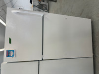 2769-Réfrigérateur Frigidaire Blanc Congelateur en Haut 28" Top