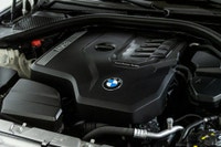 *English below* *Français:* Cette BMW 330i xDrive 2023, affichant seulement 18 146 km, provient d'un... (image 8)