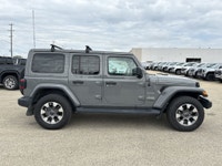 AMVIC Licensed Dealer * Remote Start * Keyless Entry * Alpine Audio System * Leather-faced Bucket Se... (image 9)