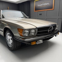 There is no mistaking the timeless silhouette and the classic lines of this 5.6 litre, V8 powered Me... (image 5)