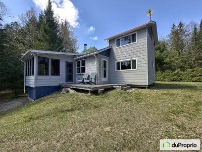 À qui la chance ? Chalet champêtre, 3 saisons, 2 étages, très privé et très propre, rénové à 90 %. L...