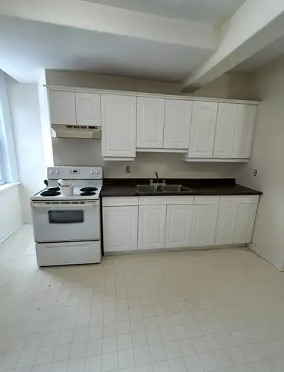 605 Stewart Street For showings, TEXT or CALL: 705-559-3991 One Bedroom, One Bathroom $1,495.00 per...