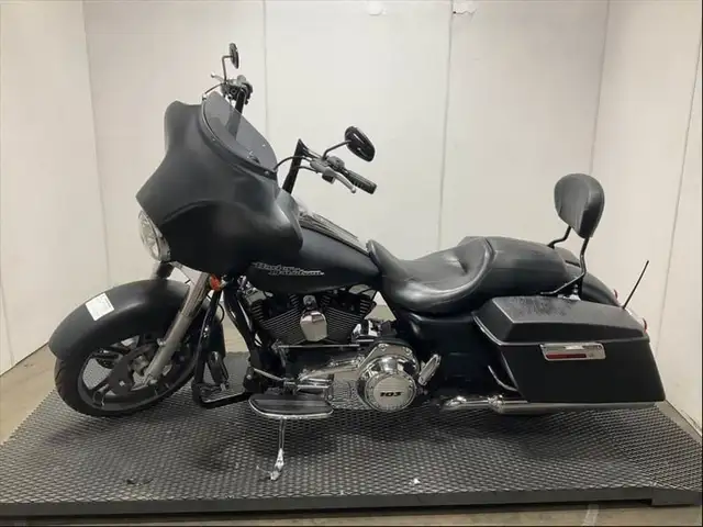 2013 harley-davidson Flhxi Street Glide Motorcycle in Cargo & Utility Trailers in Richmond - Image 4