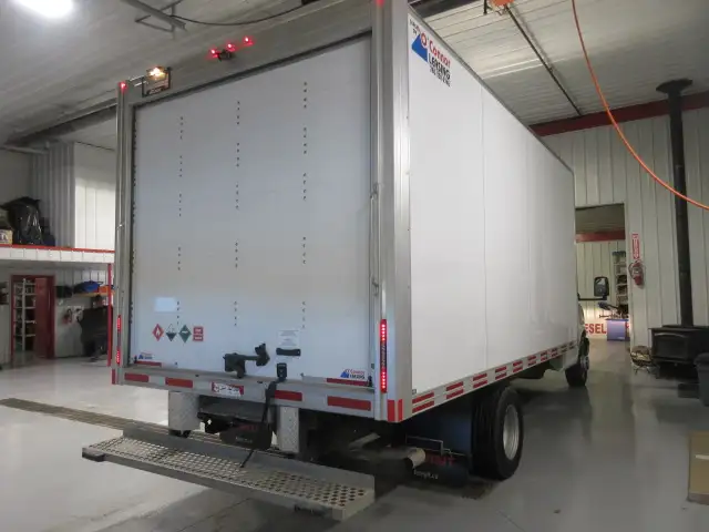 2023 Chev Express Cube Van600959099832913928