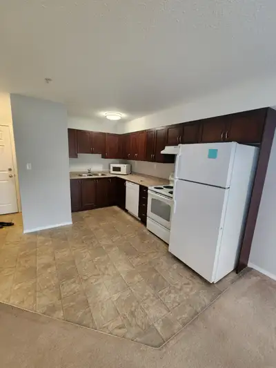 2 Bed / 1 Bath Condo - Utilities INCLUDED! 2 Underground Stalls