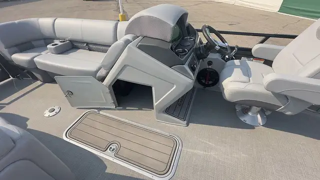 2024 Regency 230 LE3 Sport With 250L Tritoon Pontoon Boat in Powerboats & Motorboats in Vernon - Image 21