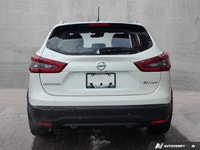 This 2023 Nissan Qashqai SV AWD comes equipped with Intelligent All-Wheel Drive, a Power Moonroof, 1... (image 5)