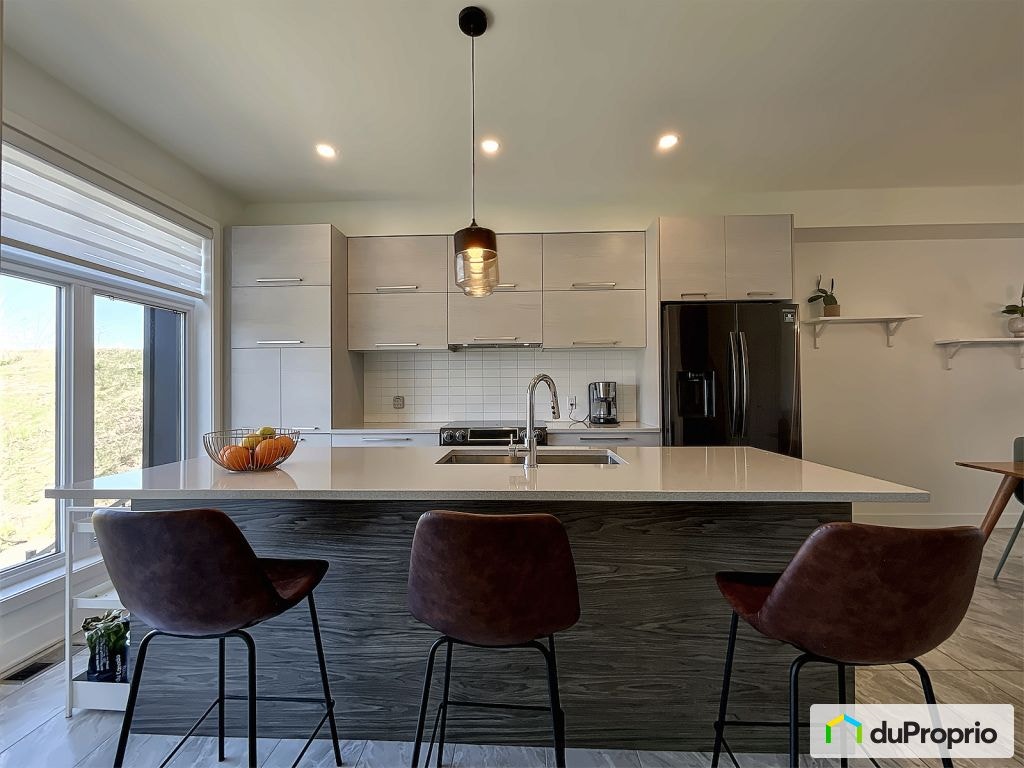 $689,000 - Townhouse for sale in Ste-Dorothee — photo 1