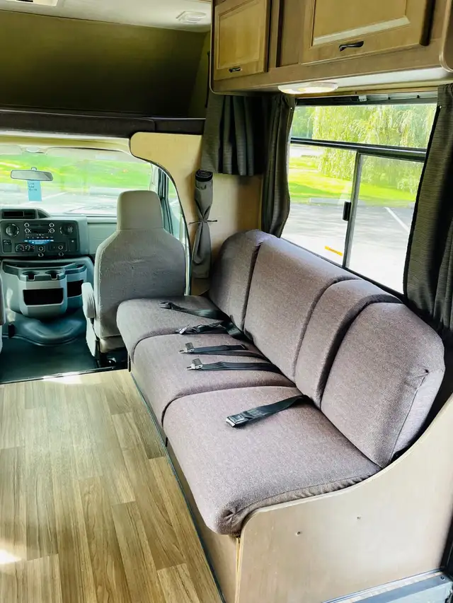 2018 Thor Majestic 28A, class C motorhome, 30 ft in RVs & Motorhomes in Delta/Surrey/Langley - Image 5