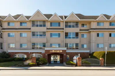 Welcome to the Marquis 55+ retirement community in downtown Kelowna! This spacious 2 bed / 2 bath +...