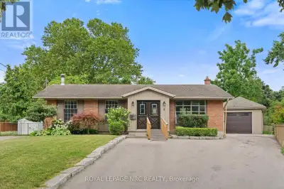 Welcome to 4 Prince Henry Court A Rare Find in North-End St. Catharines! Nestled on a quiet cul-de-s...