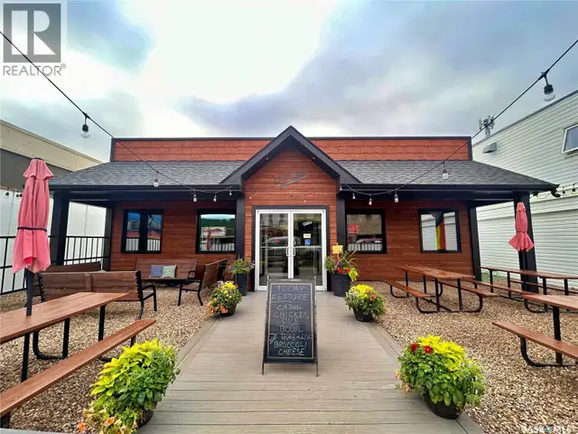 619 Main STREET Moosomin, Saskatchewan in Commercial & Office Space for Sale in Regina - Image 2