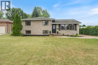 Live where lifestyle meets location in Sarnia’s sought after North End! Just steps to your morning c...