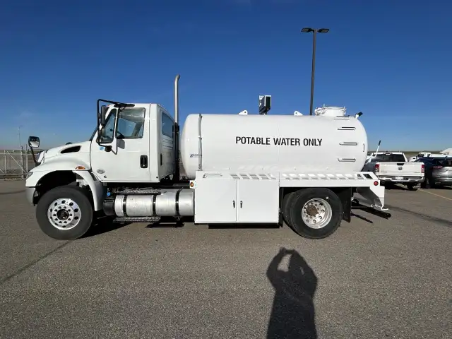 2019 International International 4300 water truck in Heavy Trucks in Regina - Image 3