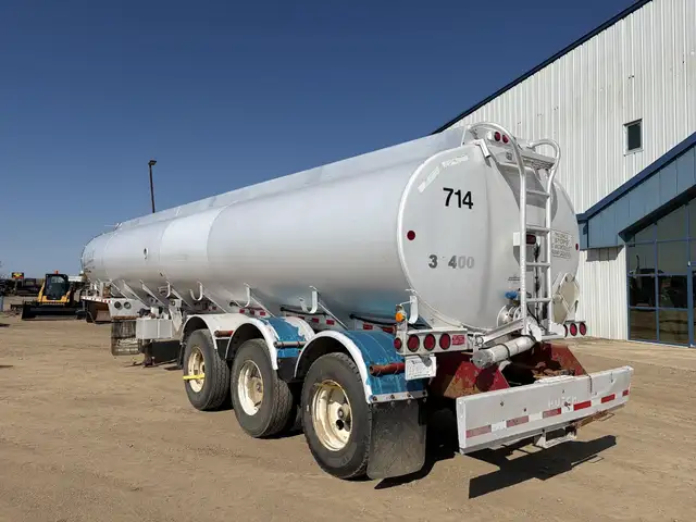2011 HUTCHINSON TC406 in Heavy Trucks in Kamloops - Image 8