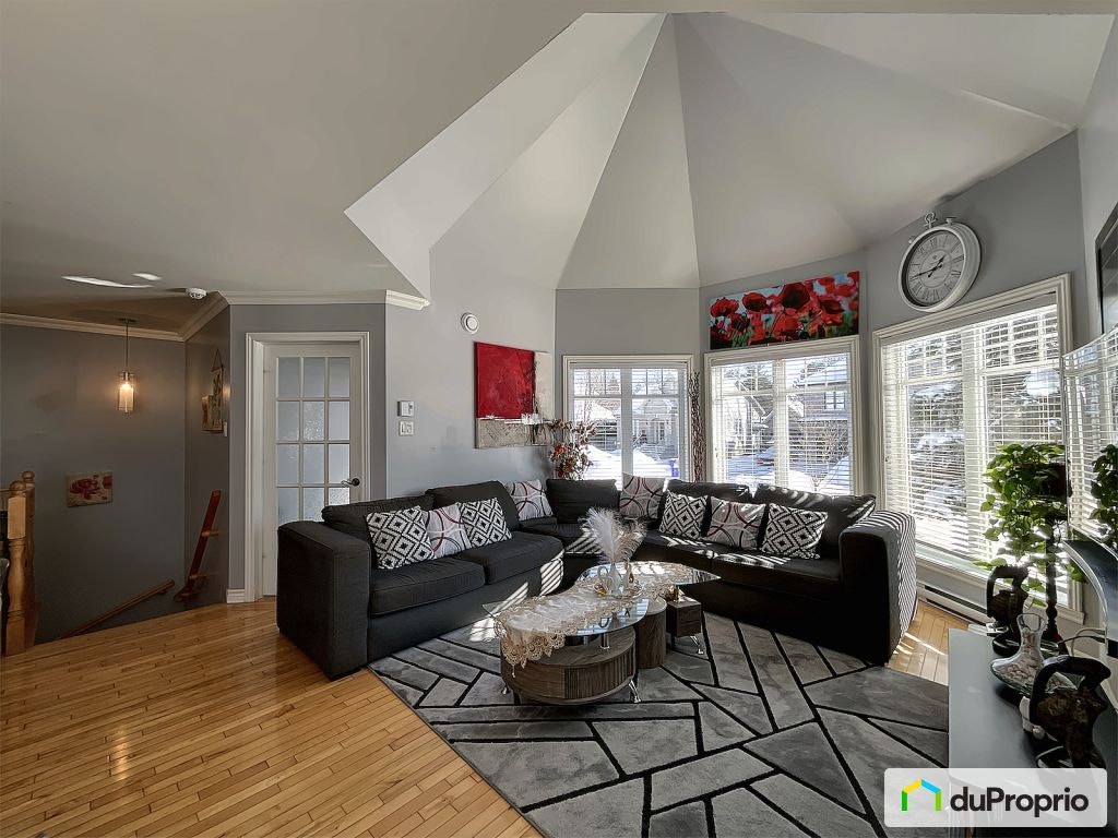 $650,000 - Bungalow for sale in St-Amable — photo 1