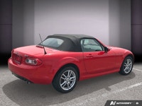 2010 Mazda MX-5 La Mazda MX-5 2010, aussi connue sous le nom de Miata en Amérique du Nord, incarne p... (image 4)